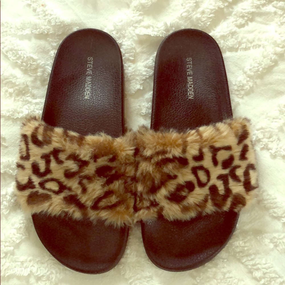 Steve Madden leopard slides